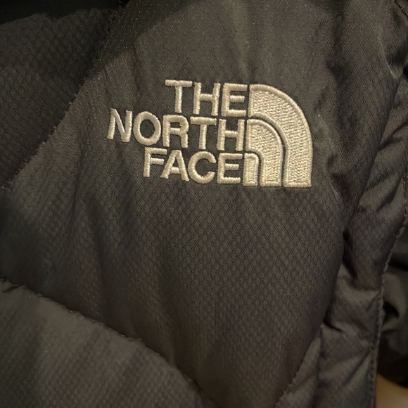 NORTH FACE WOMEN’S JACKET -SIZE MEDIUM - EXTREMELY WARM!! - Picture 3 of 7